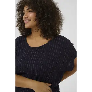 Blusa feminina KAFFE Curve Lio Stanley image-5