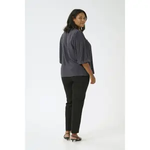 Blusa feminina KAFFE Curve Anya image-5