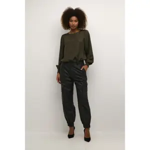 Damskie skórzane spodnie cargo KAFFE Malene image-2