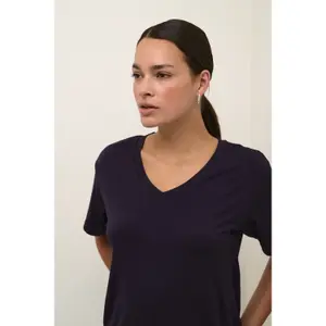 T-shirt com decote em V para mulher KAFFE Frida image-5