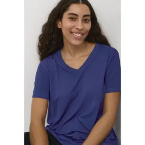 Women's V-neck T-shirt KAFFE Frida image-5