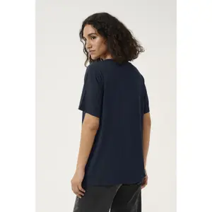 Damska koszulka z dekoltem w szpic KAFFE Frida image-4