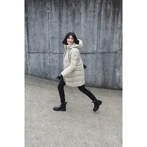 Lang dunjakke til kvinder KAFFE Susanne image-6