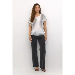 Blusa feminina KAFFE Beathe Stanley image-1