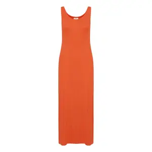 Klänning för kvinnor KAFFE Carmin image-0