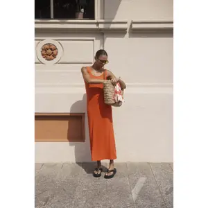 Klänning för kvinnor KAFFE Carmin image-5