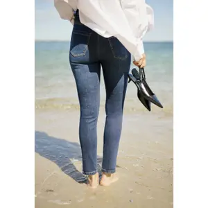 Hoch taillierte Slim-Fit Jeans Damen KAFFE Willow image-5