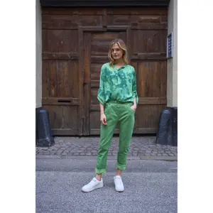 Byxor för kvinnor KAFFE Karen image-3