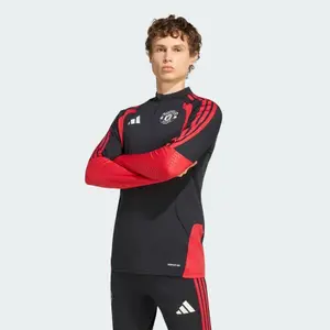 Manchester United training top 2026/27 image-1