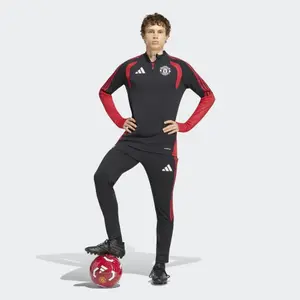 Manchester United training top 2026/27 image-2