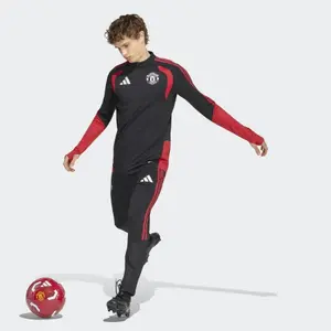 Manchester United training top 2026/27 image-3