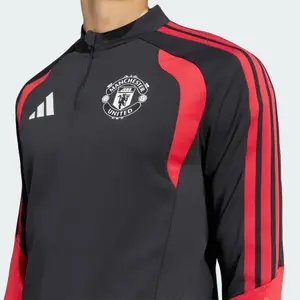 Manchester United training top 2026/27 image-6