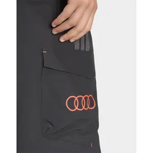 Σύντομο Audi Formula One Team Mechanics image-4
