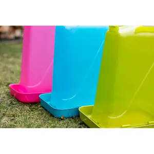 Kunststoffpferde-Tränke mit Füßen Kerbl image-1