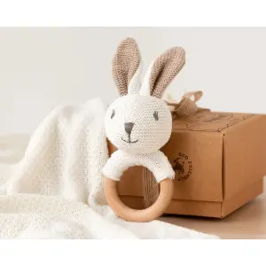 Fa elnyelő rágóka nyuszi fából és pamutból Kiokids image-1