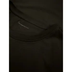 T-Shirt mit Abzeichen KnowledgeCotton Apparel Loke image-4