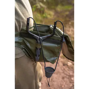 Versatile sling with elastic bands and spare pegs Korum image-1