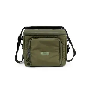 Pose med madding Korum Progress Cool Bag Cube