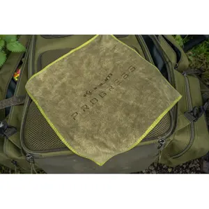 Microfiber towel Korum Progress image-1