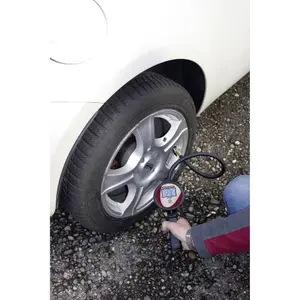 Gonfiatore pneumatici con manometro Kraftwerk Digital image-1