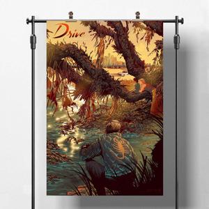 kb914plaksgdriver-affisch-kubbick-drive-r-brun-bla-beige-61x91-5-cm