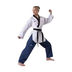 Karategi femme Kwon Poomsae image-0