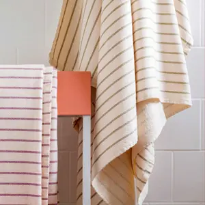 Bath towel La Cerise sur le Gâteau Marina image-1