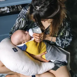 Breastfeeding cushion grandma hen baby La Millou Dana Rafaello image-1
