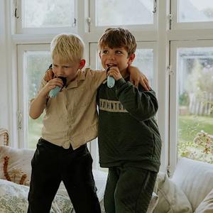 Wireless microphone with light for kids Lalarma Copenhagen Karaoke Party image-2