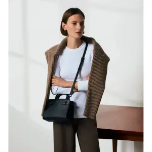 Grained Leather Handbag Le Tanneur PM image-1