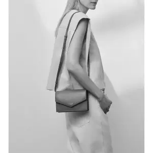Smooth Leather Pouch Le Tanneur image-1