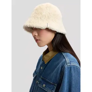 Bob woman Lee Winter image-1