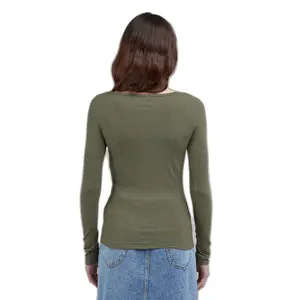 Camiseta de mujer de manga larga y cuello barco Lee image-2
