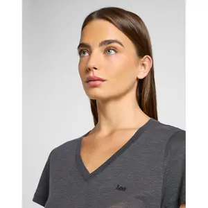 Camiseta de mujer con cuello de pico Lee image-4