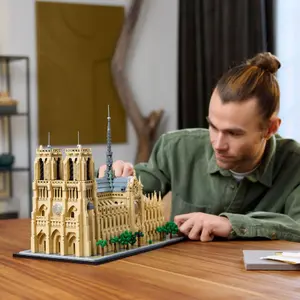 Byg selv Notre Dame i Paris arkitektur. Lego image-3