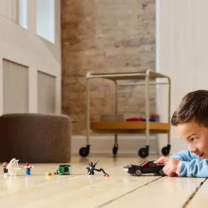 Venom vs Spiderman construction set Lego image-3