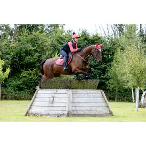 Jumping Saddle Pad LeMieux Suede Close Contact Square image-3