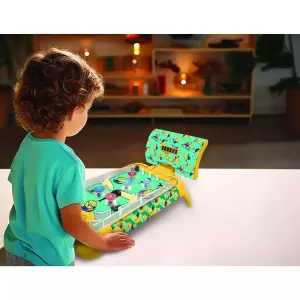 Skill arcade game with a great design, sounds, lights, and a score display on screen to play solo or challenge your friends. Lexibook Les Minions image-3