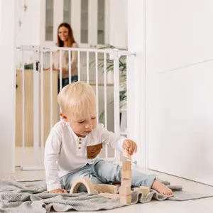 Baby gate Lionelo Truus Slim Led image-4