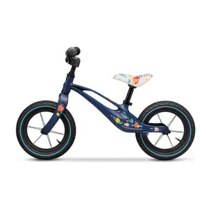 Draisienne child Lionelo Bart