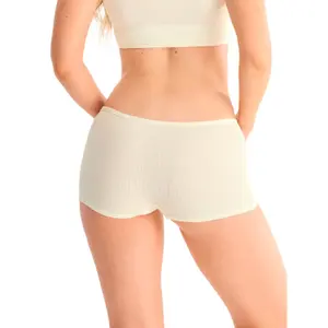 Shorty woman Lisca Freedom image-4
