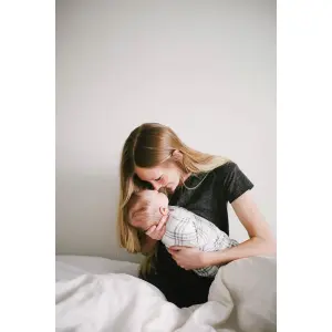 Set of 2 baby swaddle towels Little Unicorn Deluxe Bambou image-4