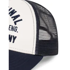 Trucker pet Lonsdale Larne image-1