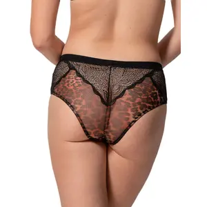 Shorty woman Luna Wildcat image-2