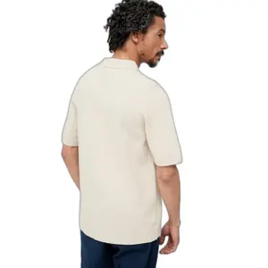 Polo de malla con textura Lyle & Scott image-2