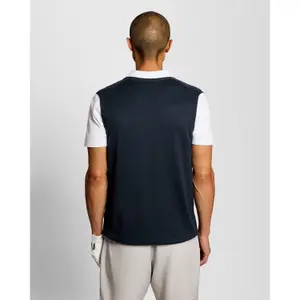 V-neck sweater Lyle & Scott Light Weight image-3