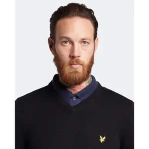 Jersey de algodón con cuello de pico merino Lyle & Scott Merino image-4