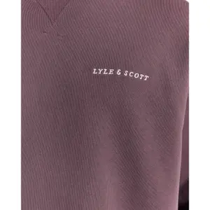 Sudadera de cuello redondo con impresión de texto cepillado Lyle & Scott image-5