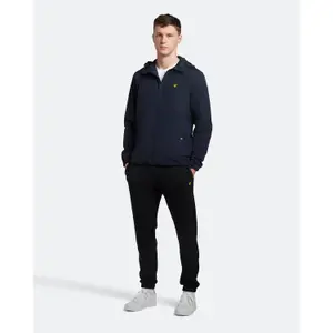 Slim fit joggebukser i store størrelser Lyle & Scott image-1