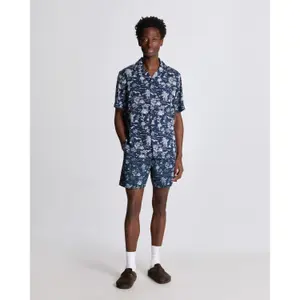 Bañador con estampado de jardín botánico Lyle & Scott image-1